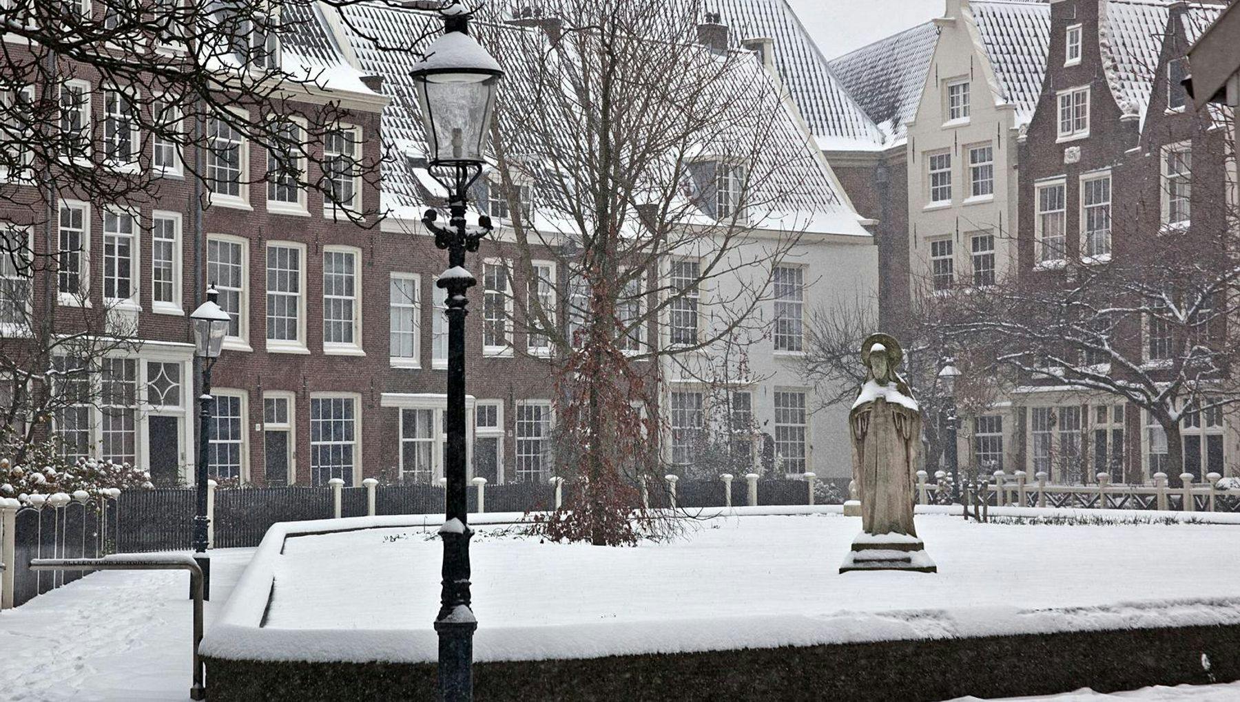 Begijnhof Square In Snow