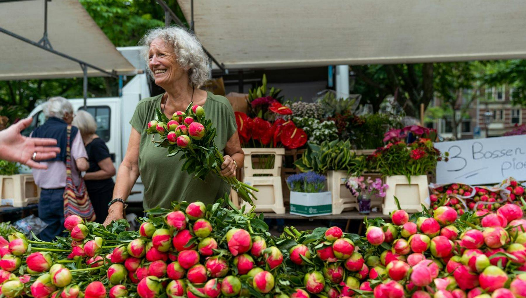 Woman selling flowers on Amstelveld