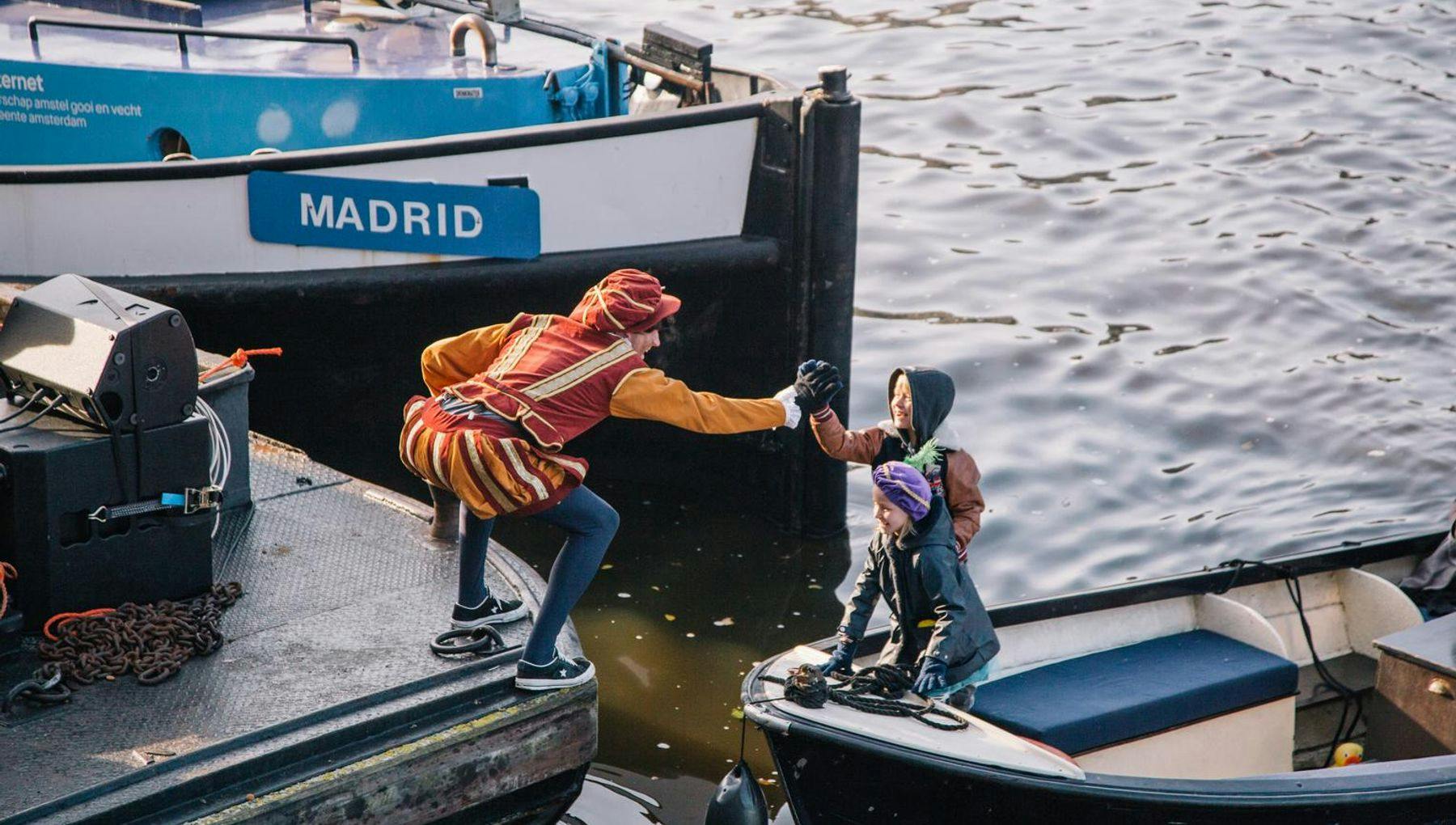 Sinterklaas Helper high fiving kids on a boat