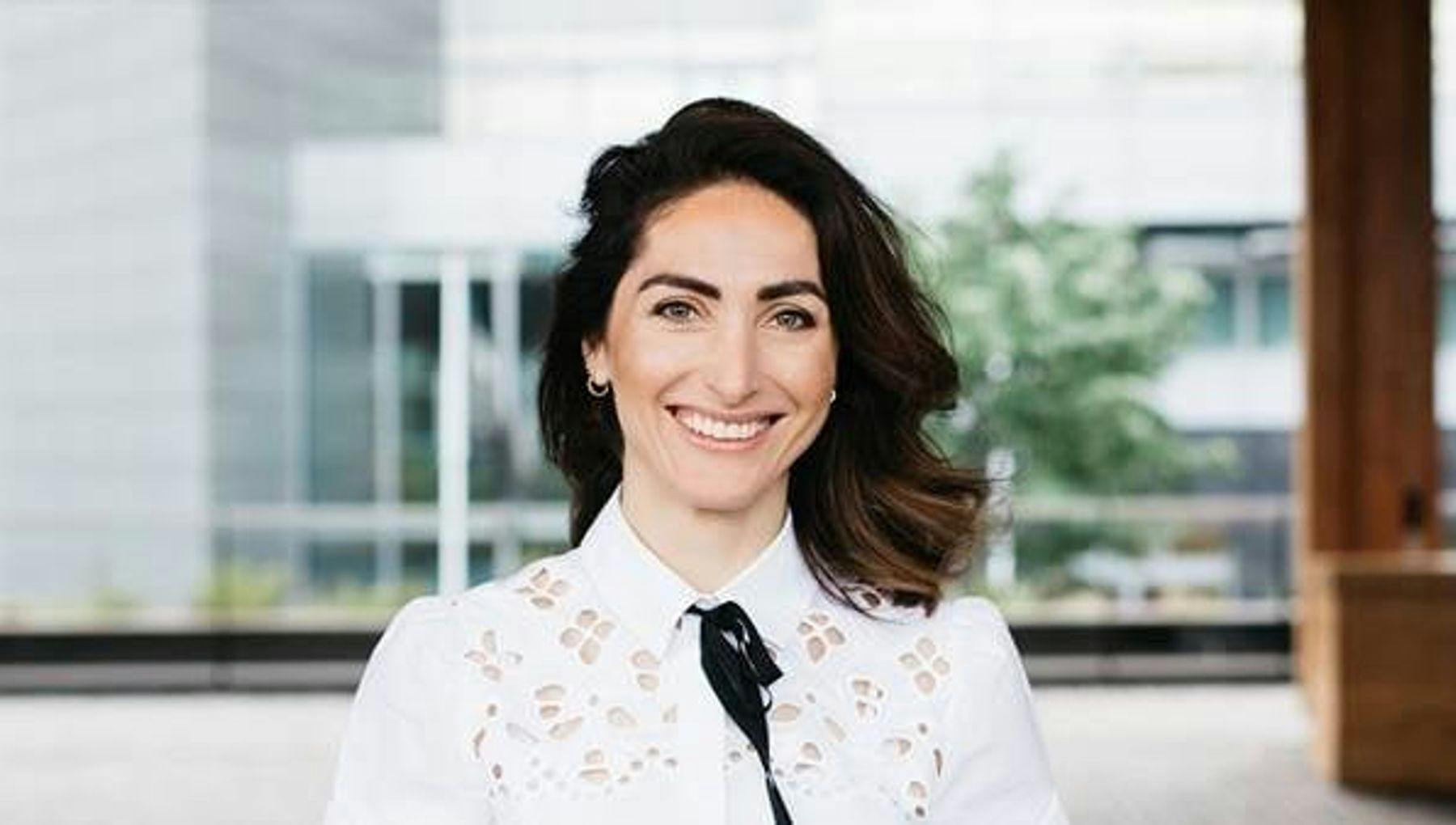 Portrait of Semra Çelebi of StartupAmsterdam team in office