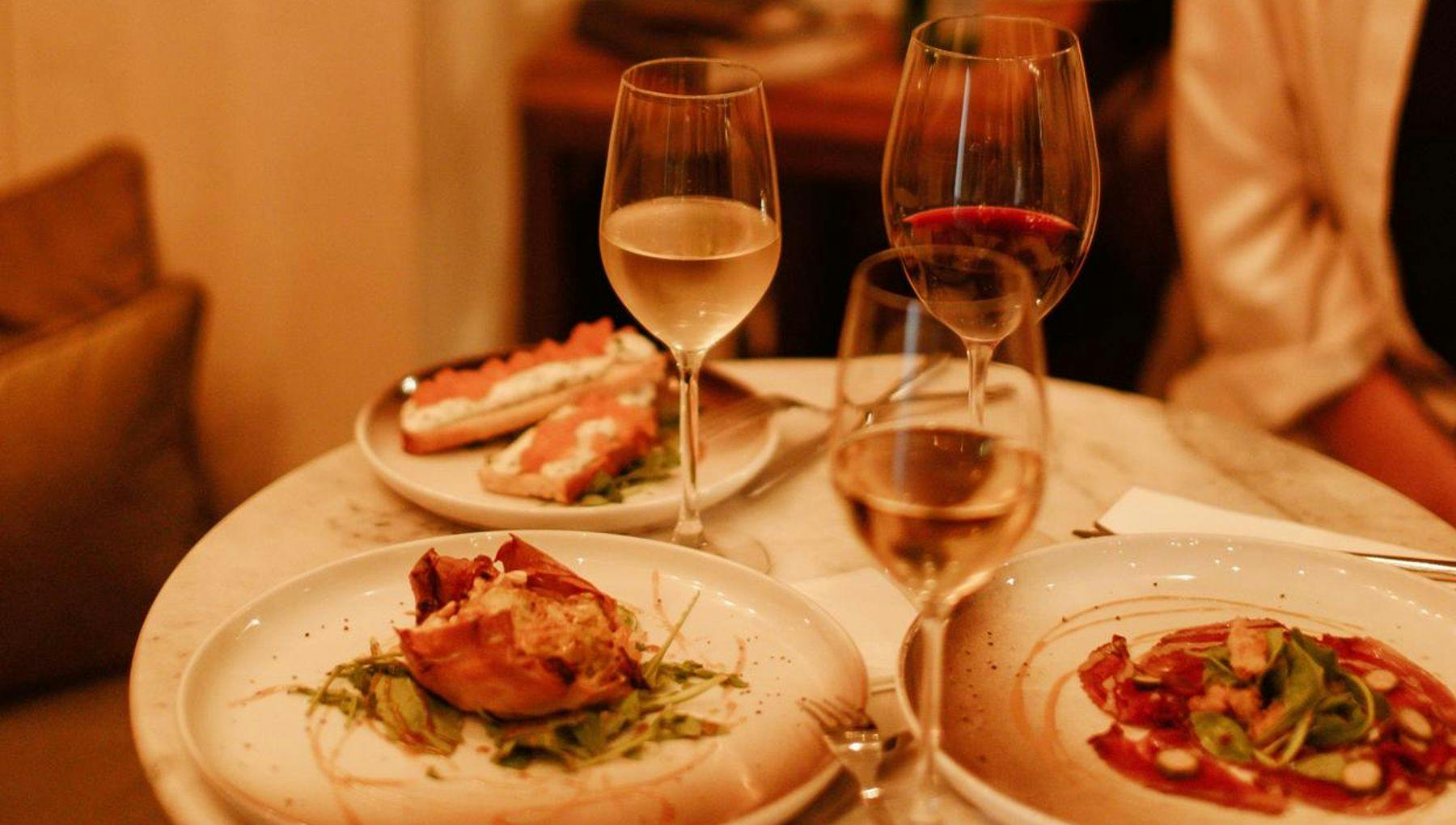 MAPPA restaurant interior dinner plates and drinks