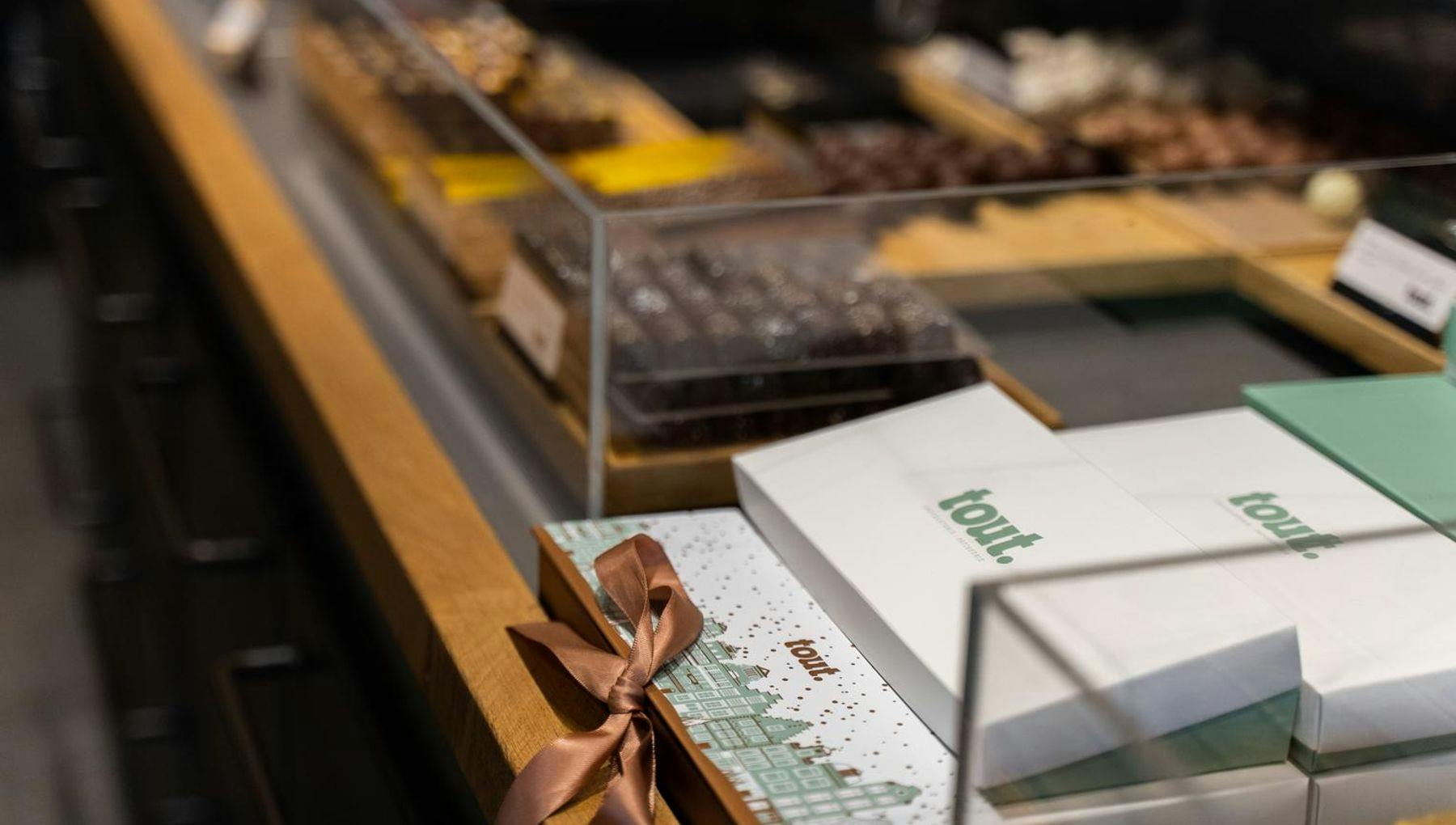 Tout Patisserie, chocolate boxes with image of Amsterdam