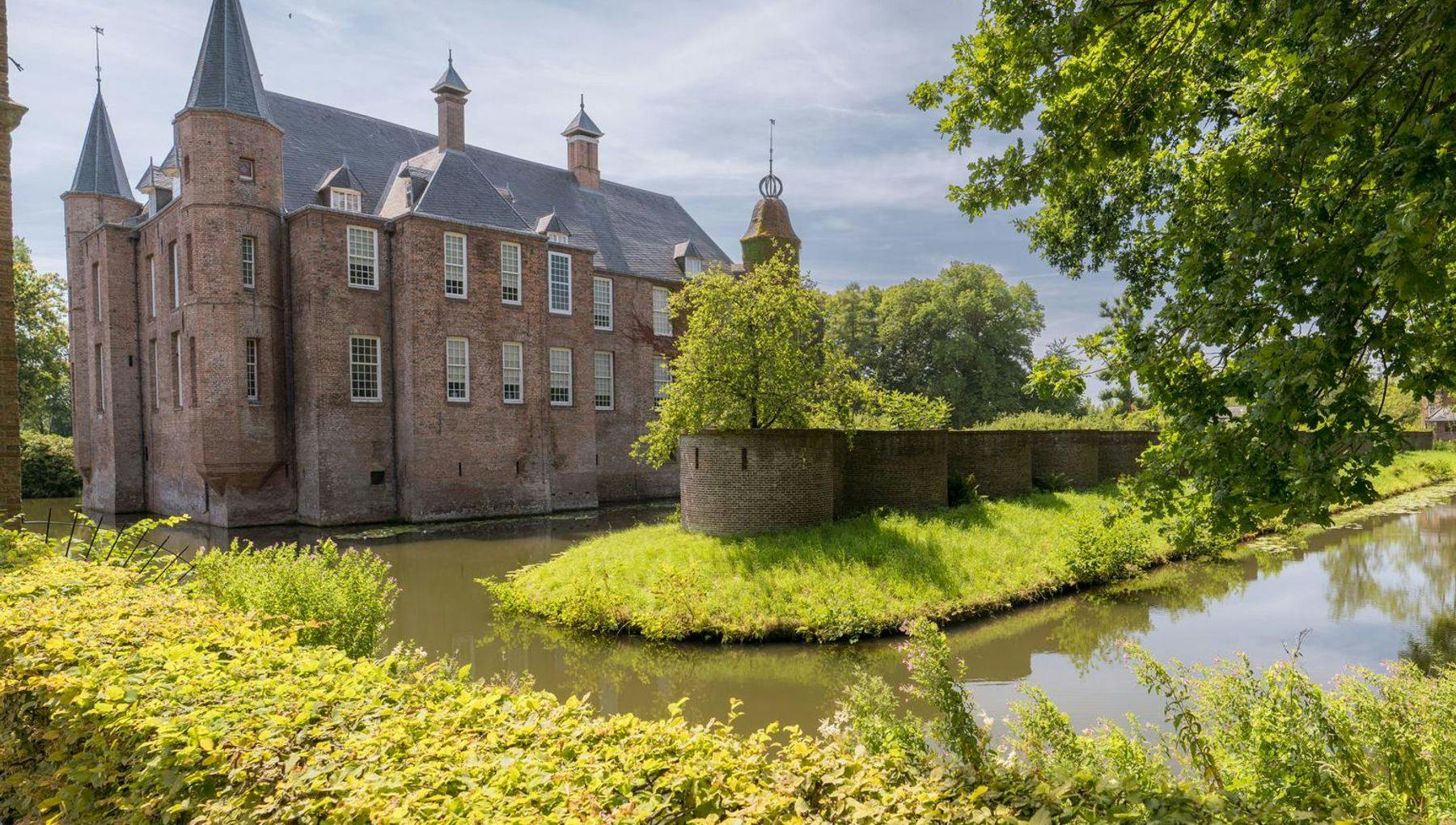 Slot Zuylen is a castle in the village of Oud-Zuilen.