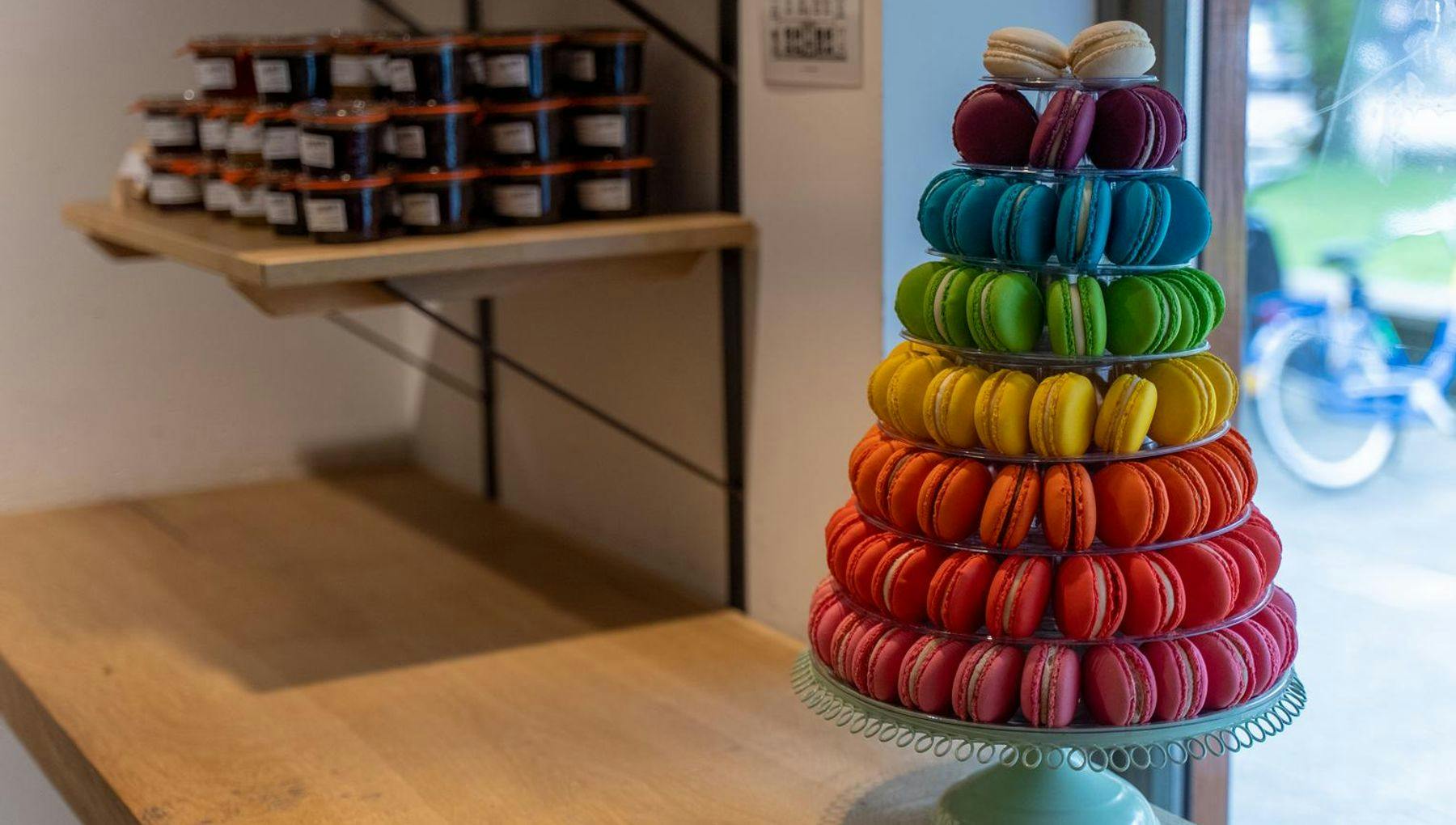 Tout Patisserie, macarons in different colors