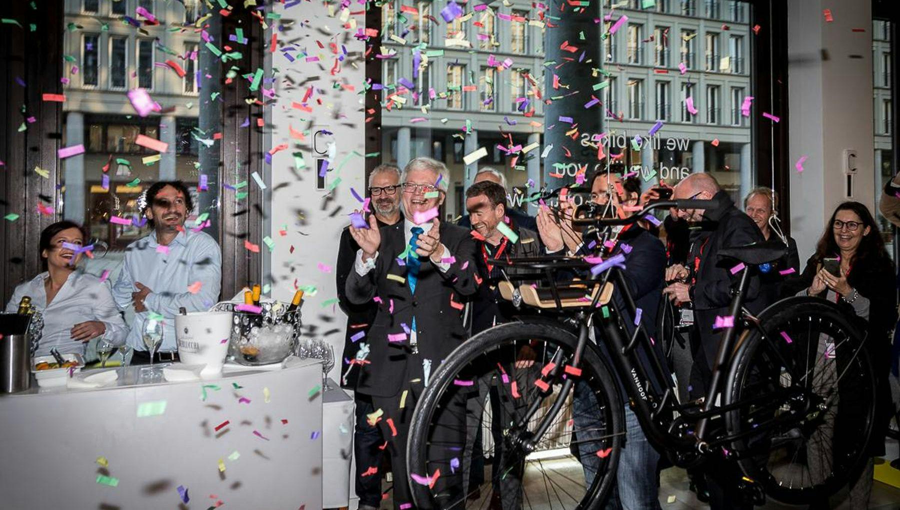 Launch of a VanMoof bike at office, confetti everywhere, people chearing
