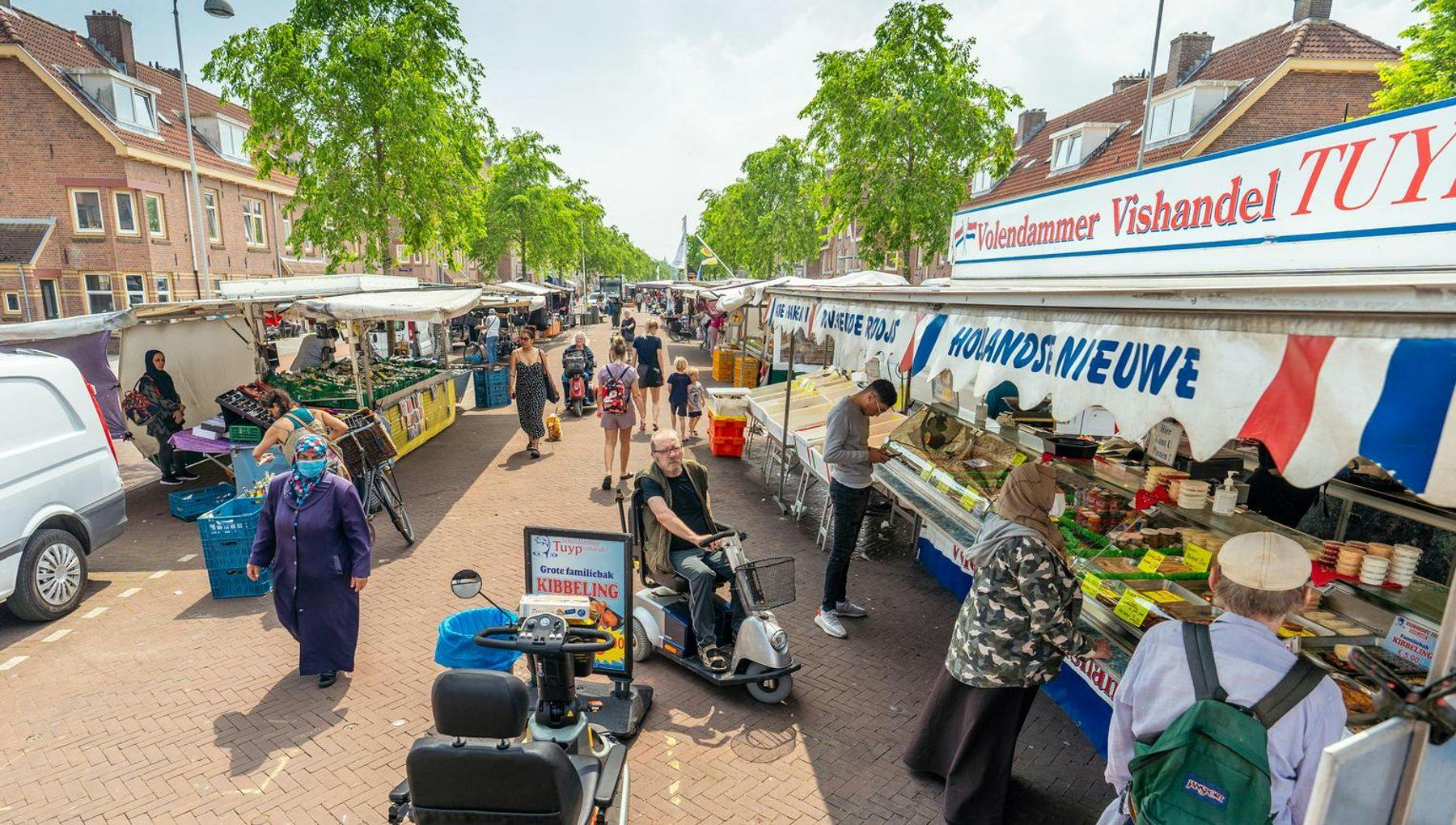 People shopping at the Van der Pekmarkt