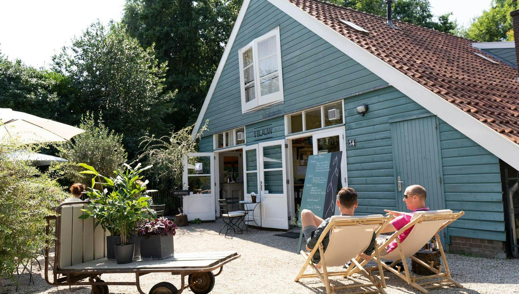 Tea house 'Blauw' in Weesp
People sitting outside Bar Blauw
