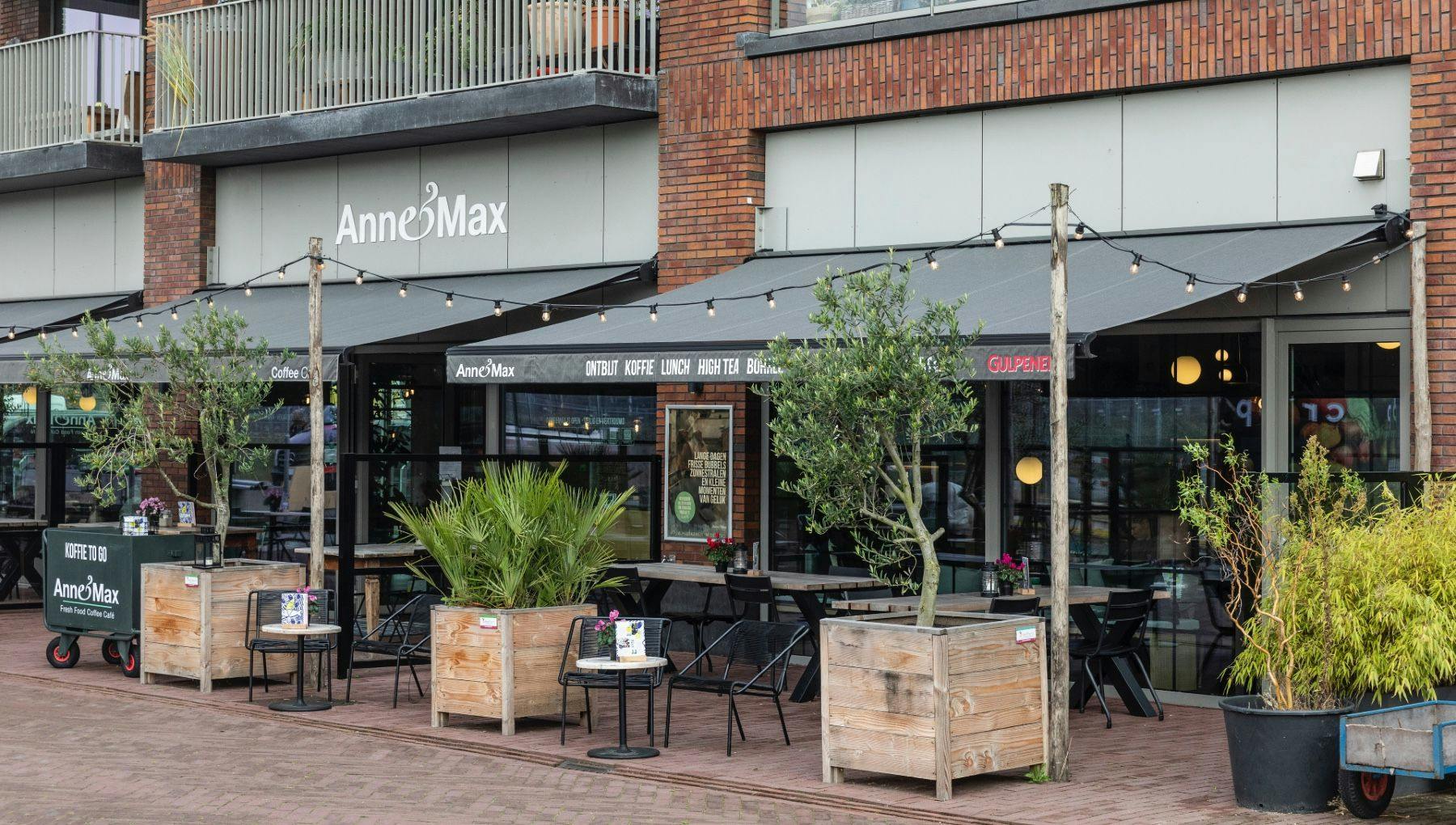 Anne&Max café exterior and terrace