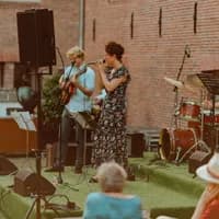 Jazz in de Plantage people enjoying live music in the H'ART Museum garden