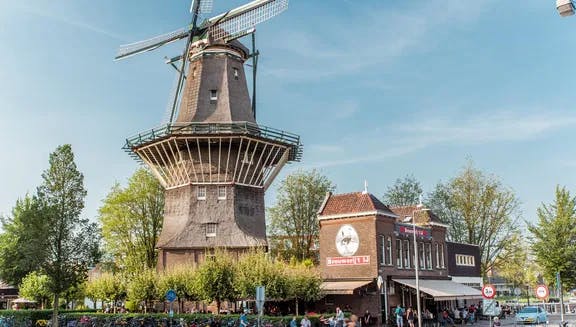 Brouwerij 't IJ brewery terrace with windmill