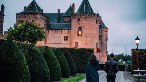 Couple in front of Muiderslot
