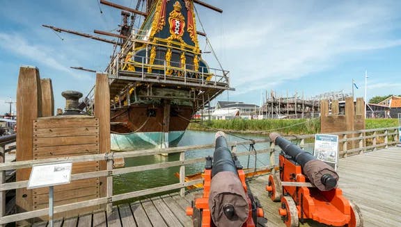 Batavialand is a museum in Lelystad where you can find out how people built wooden sailing ships 400 years ago. Board the spectacular VOC ship the Batavia, dive into the history of Flevoland, and experience the stories of the pioneers.