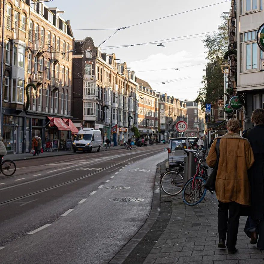Female couple walking arm in arm along Van Woustraat in De Pijp