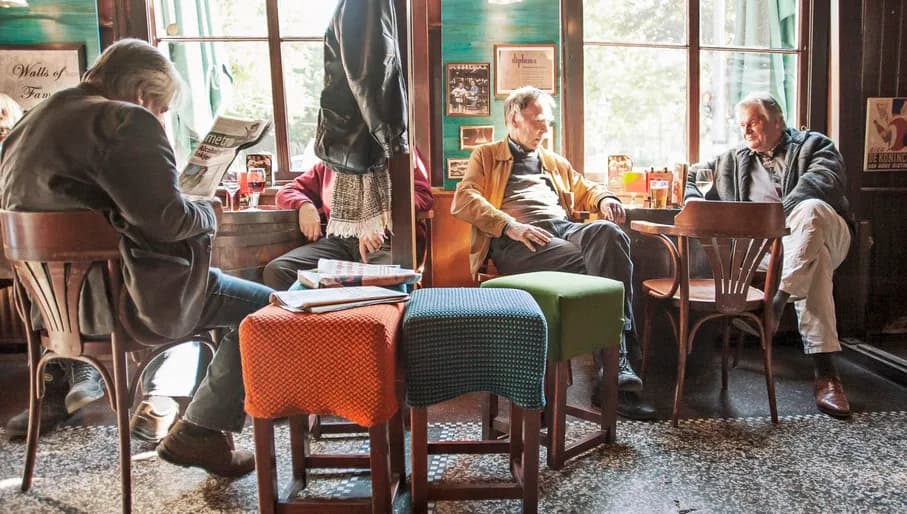 Cafe Slijterij Oosterling brown bar