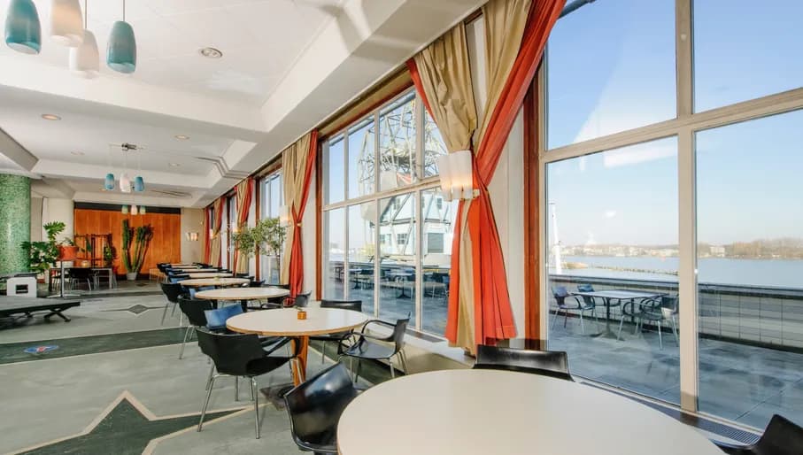 Kompaszaal café & event venue interior