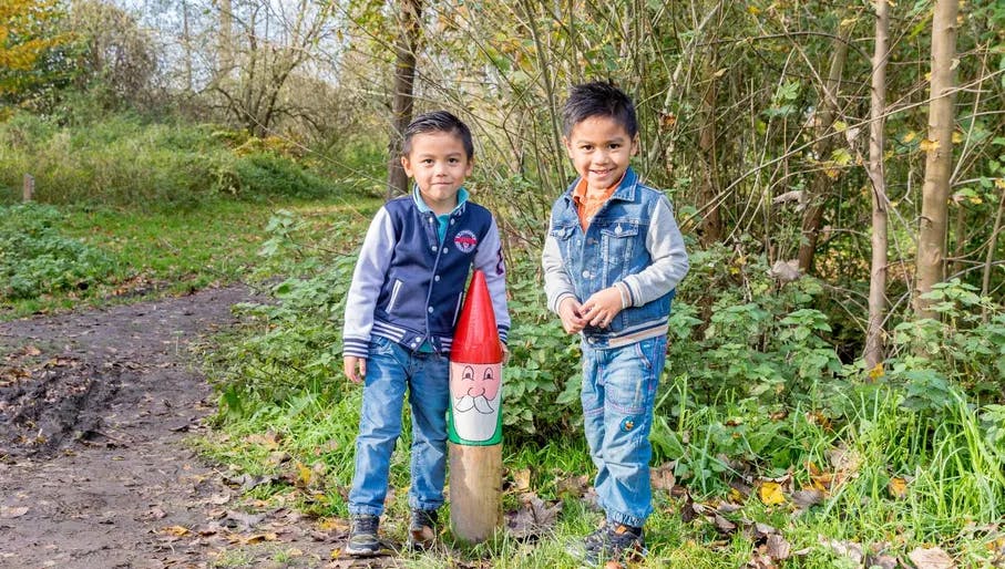 Kids posing with a leprechaun in nature park De Kemphaan.