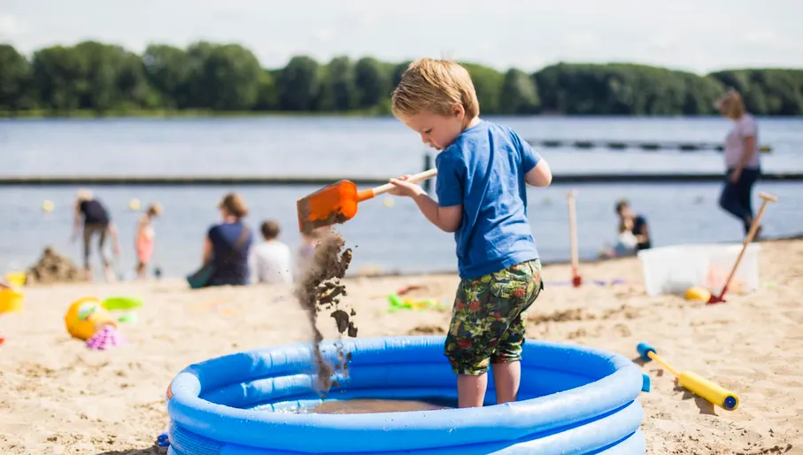 Kid playing at Strand Sloterplas