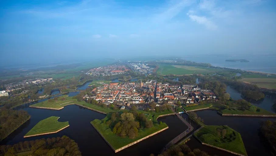Naarden was granted its city rights in 1300 (the only town in Het Gooi with these rights) and later developed into a fortified garrison town with a textile industry. Naarden is the home of the Netherlands Fortress Museum (Nederlands Vestingmuseum).  