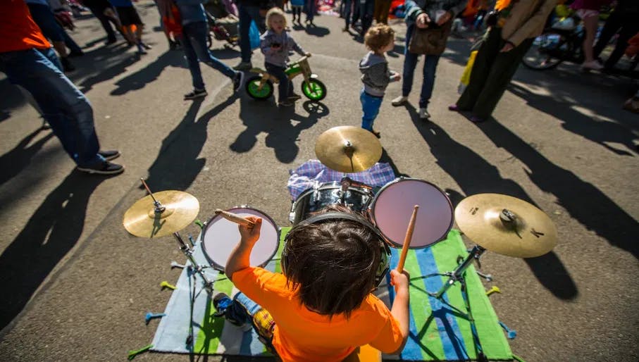 Koningsdag or King's Day is a national holiday in the Kingdom of the Netherlands. Celebrated on 27 April, the date marks the birth of King Willem-Alexander. 

Celebrations: Partying, wearing orange costumes, concerts, and traditional local gatherings. (Playing drums)