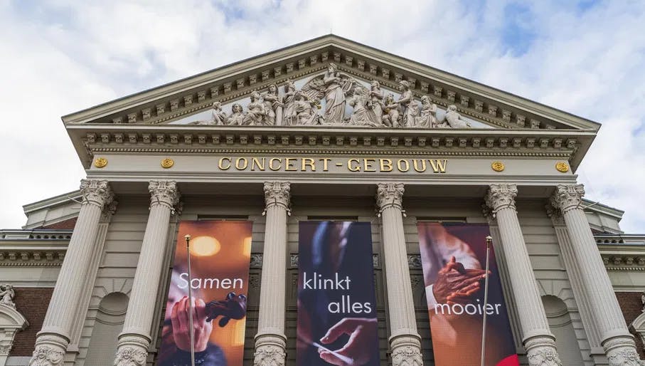 Frontview of the Concertgebouw at the Van Baerlestraat.