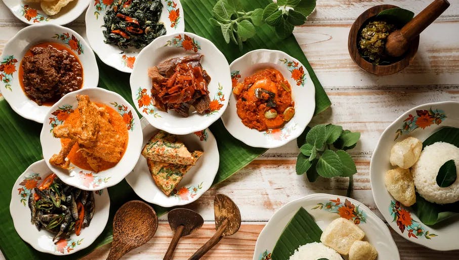 Padang Minang Rijsttafel. Several dishes from Minangkabau cuisine accompanied with green chili paste and steamed rice.
1800873925
Typically Dutch foods