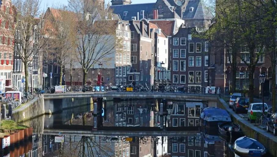 A morrow view of the Sint Nicolaas church