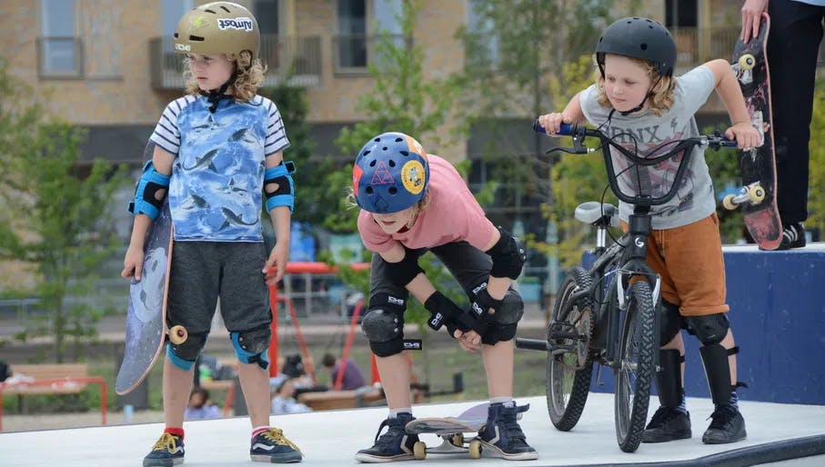 Kids skating and BMX at the skatepark on Zeeburgereiland