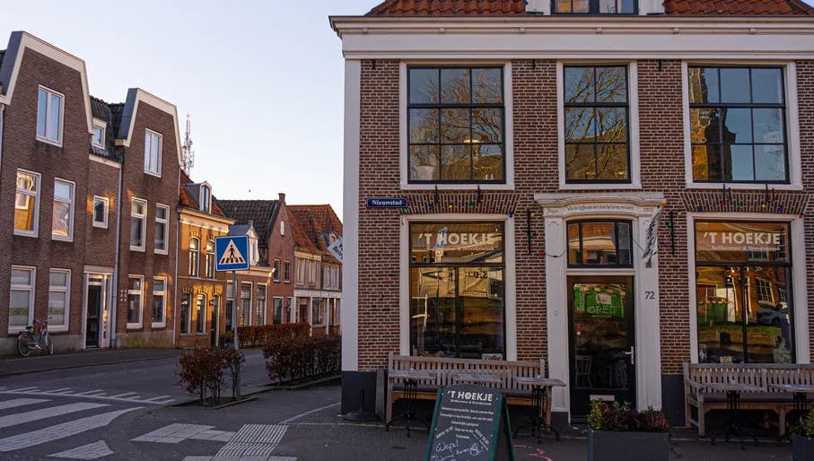 Exterior of 't Hoekje cafe and restaurant on Nieuwstad in Weesp
