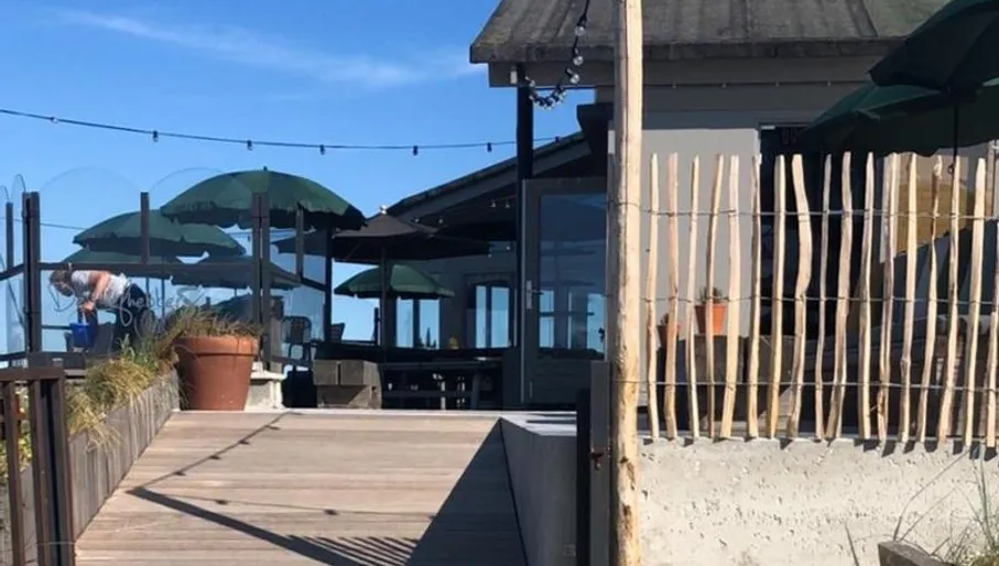 Strandtent beach club De Liefhebbers Wijk aan Zee