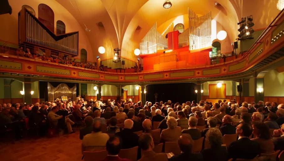 Orgelpark people in music hall