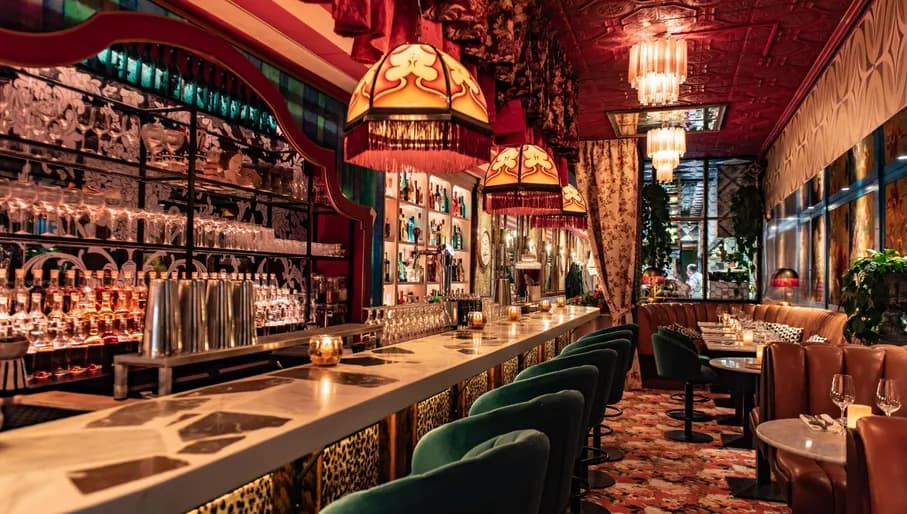 Lolo interior and bar