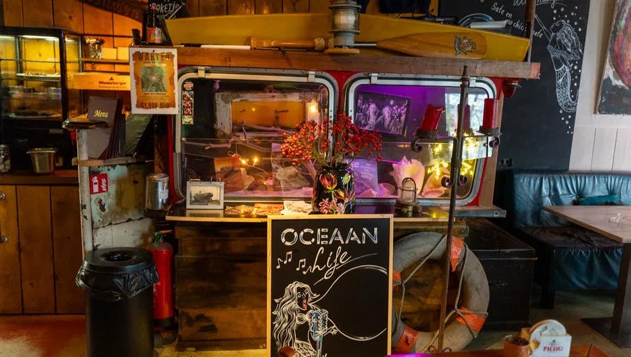 Oceaan café-restaurant interior