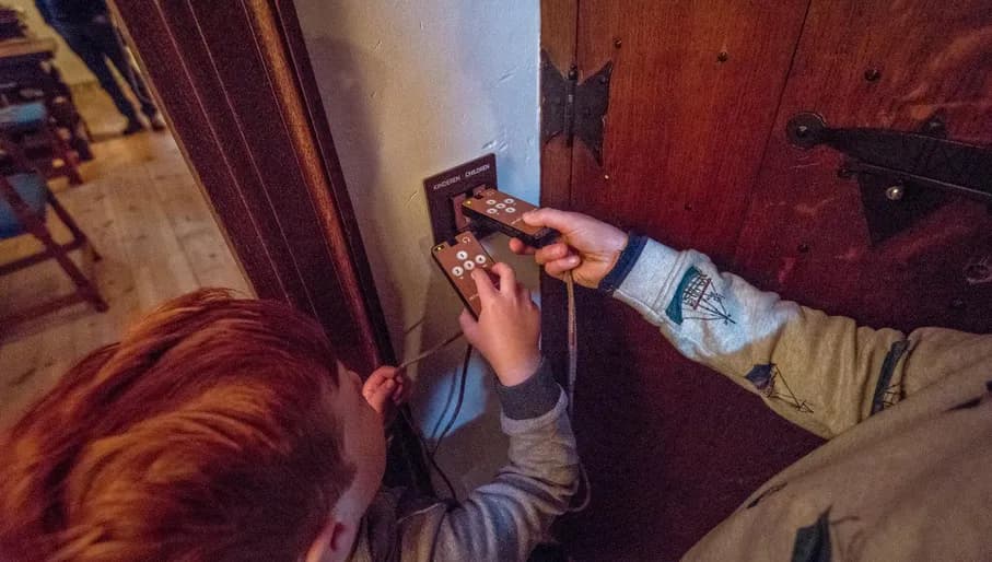 Scanning audio device