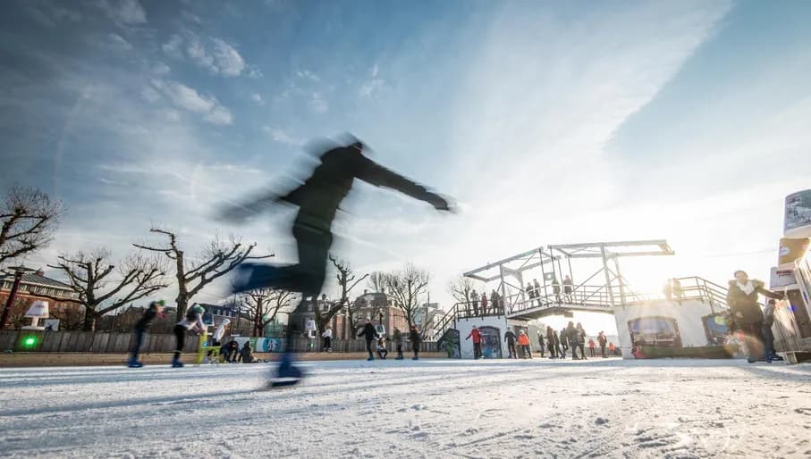 Ice* child ice skating at Museumplein