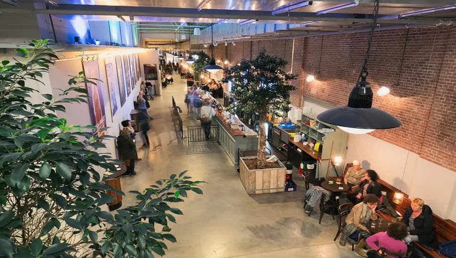 De Filmhallen De Hallen cinema Visitors at the bar