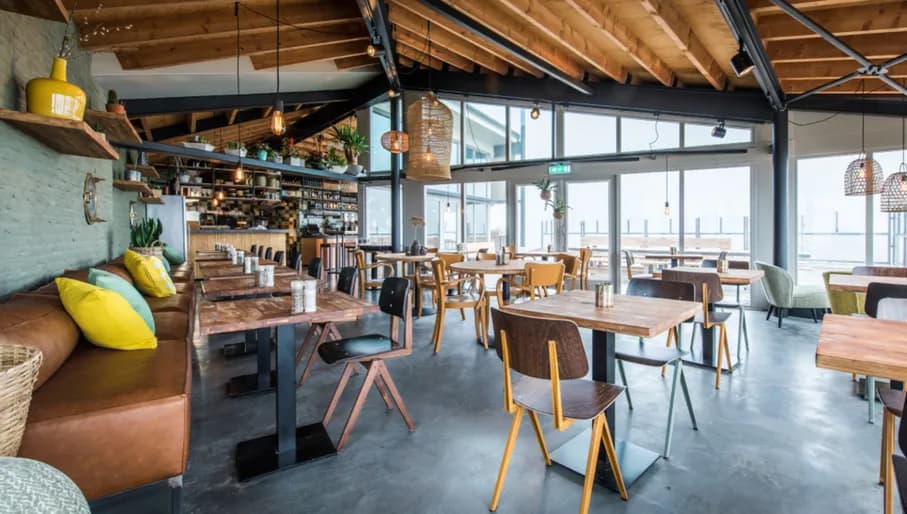 Strandtent beach club De Liefhebbers Wijk aan Zee