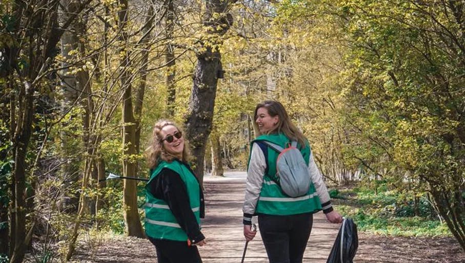 Volunteer for Serve the City. Cleaning the Vondelpark.