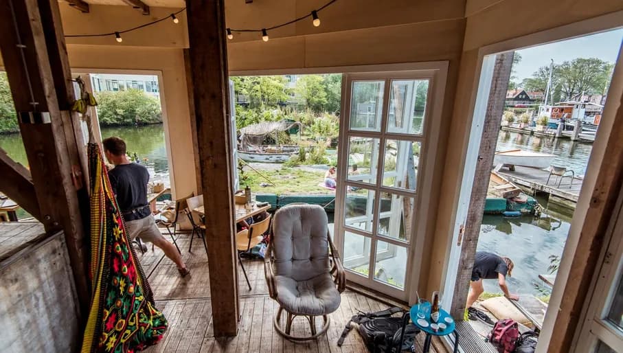 Café de Ceuvel interiors with hammock