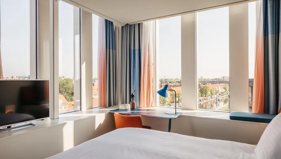 Hotel Casa Amsterdam hotel room.