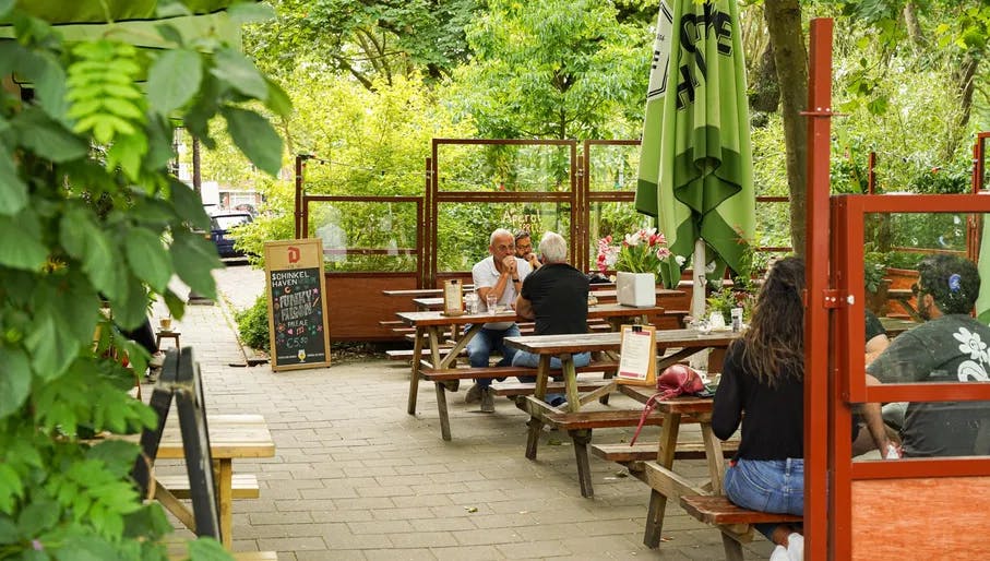 Café Schinkelhaven terrace with people