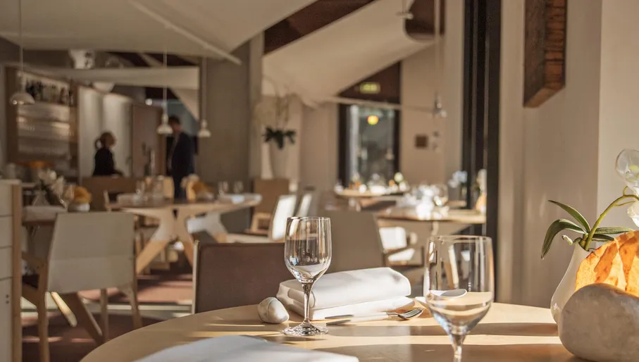 Zuidas Restaurant Bolenius interiors dining table