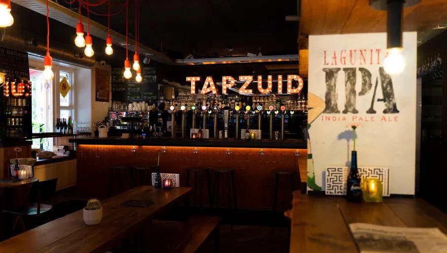 Tapzuid, Rivierenbuurt, interior bar with lights