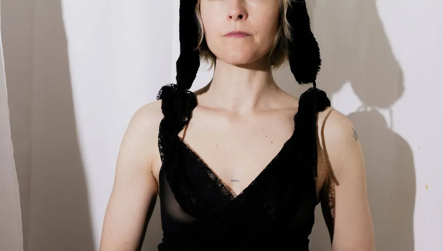 POLIÇA singer